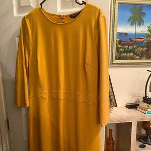 BANANA REPUBLIC FACTORY SCALLOP WAIST FIT